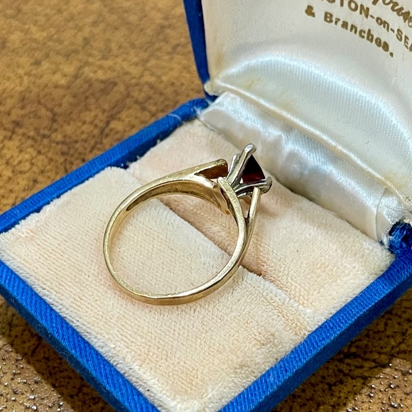 Vintage 14k Yellow Gold Garnet Dinner Ring Estate Jewelry Handmade Retro Chic - Picture 9 of 12